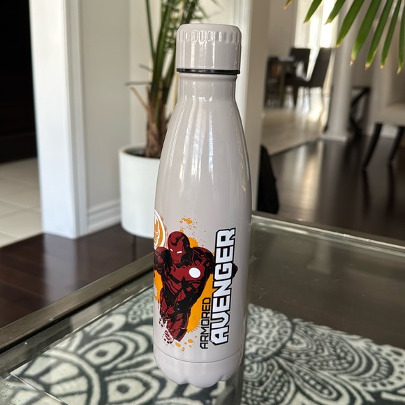 avengers water bottle brand new but scratched - Picture 1 of 5
